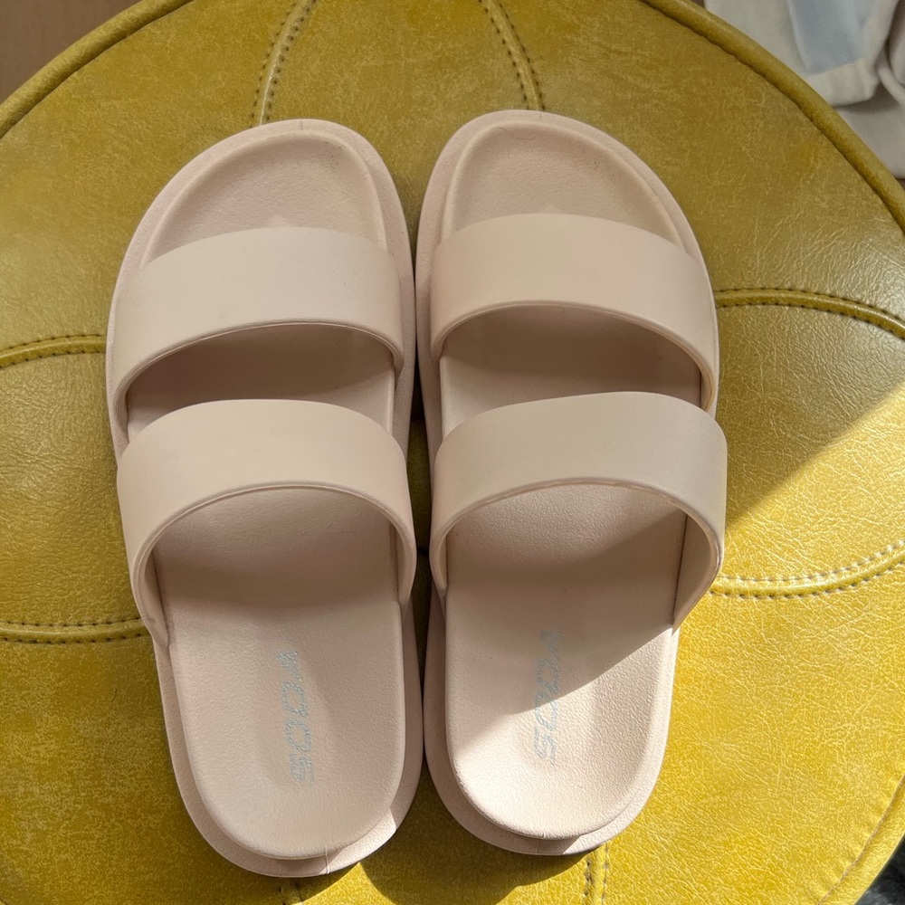 Soda Sandal Tan Size 6!